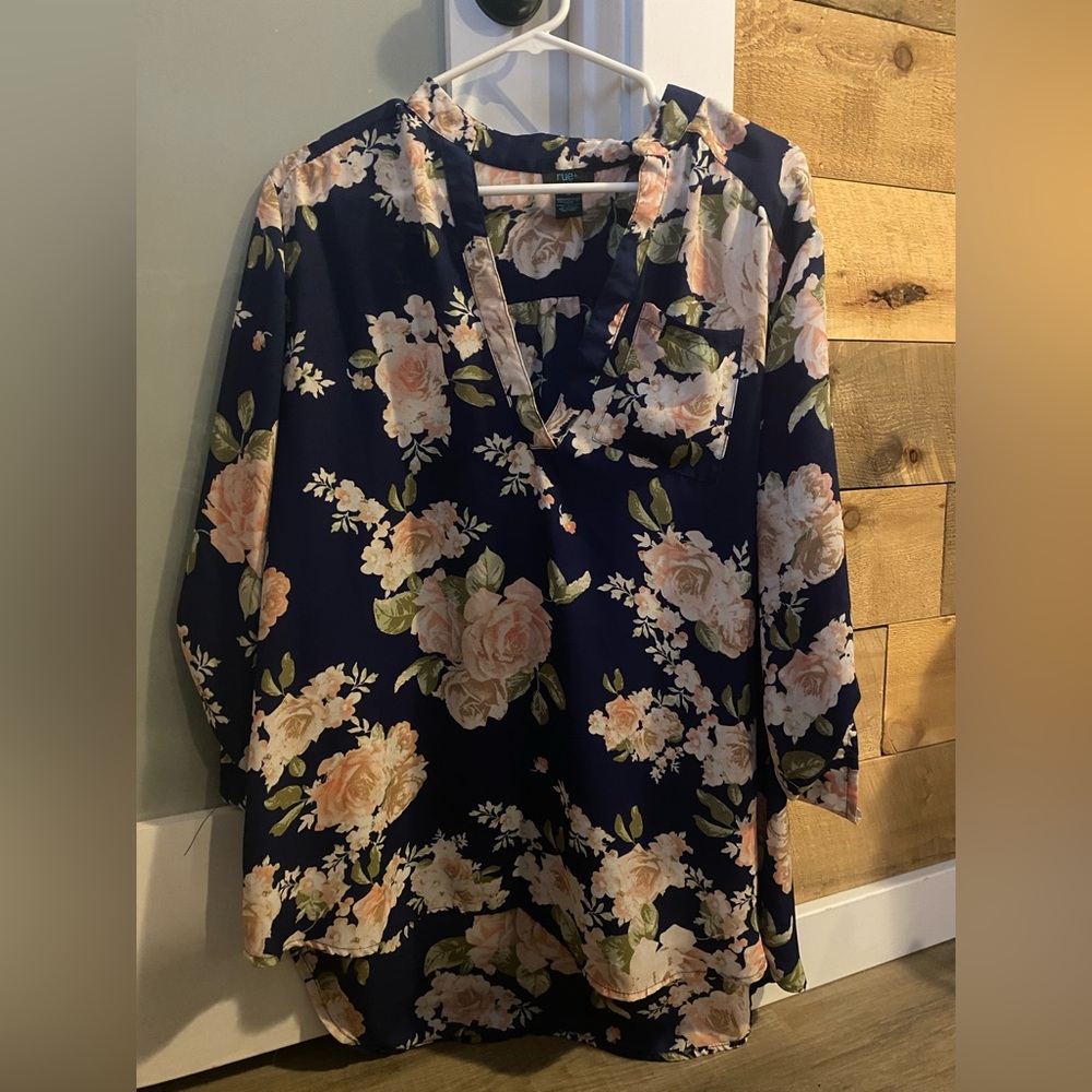 Rue21 beautiful high low Flowly blouse